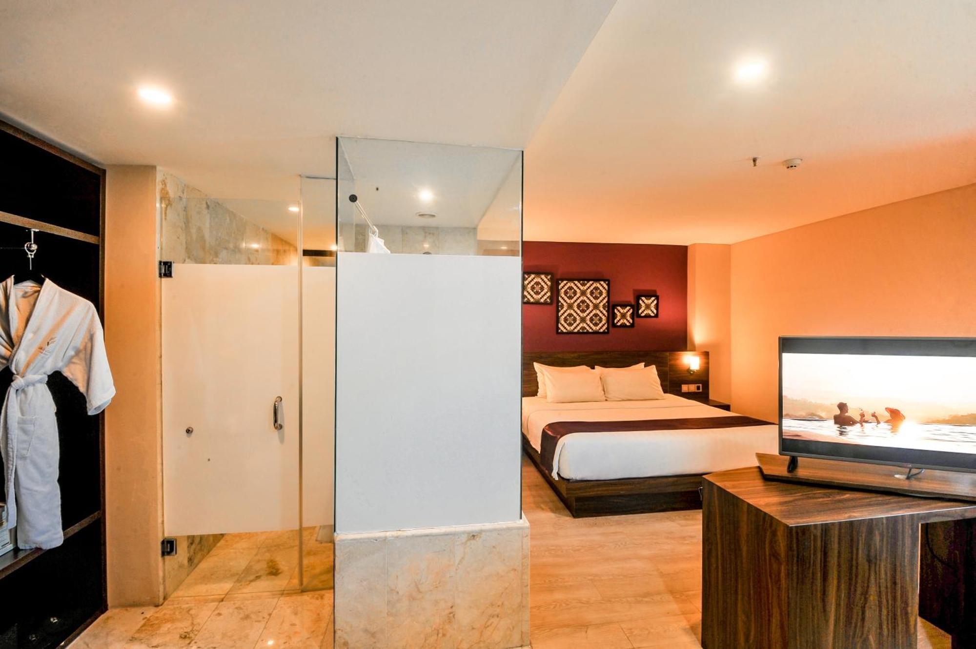 होटल Grand Edge Semarang