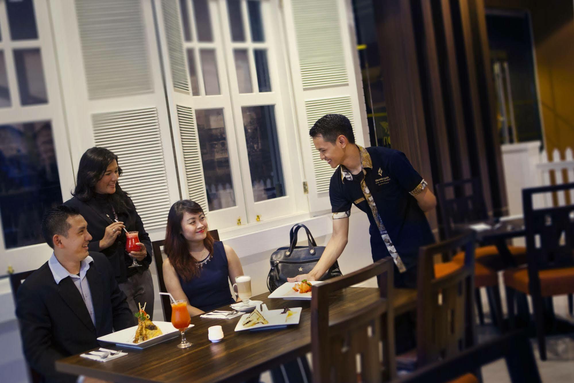 Grand Edge Hotel 4*
